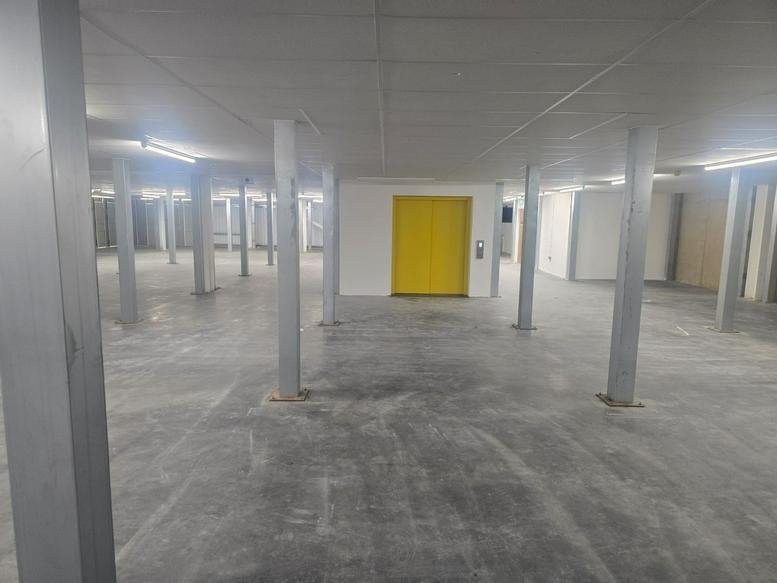 Spacious open warehouse area at Sure Store, North Farm Road, High Brooms, Tunbridge Wells.