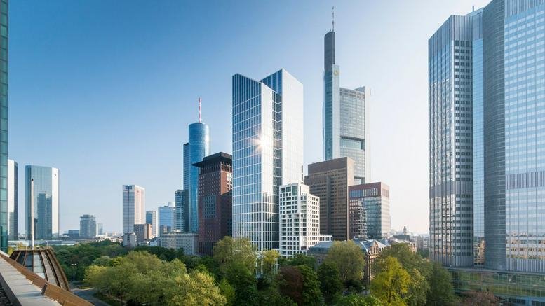 Exterior view of the glass-facade skyscrapers at Taunustor 1.
