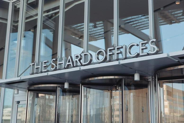 Entrance with revolving doors and glass facade at The Shard, TOG 24/25, 32 London Bridge St.