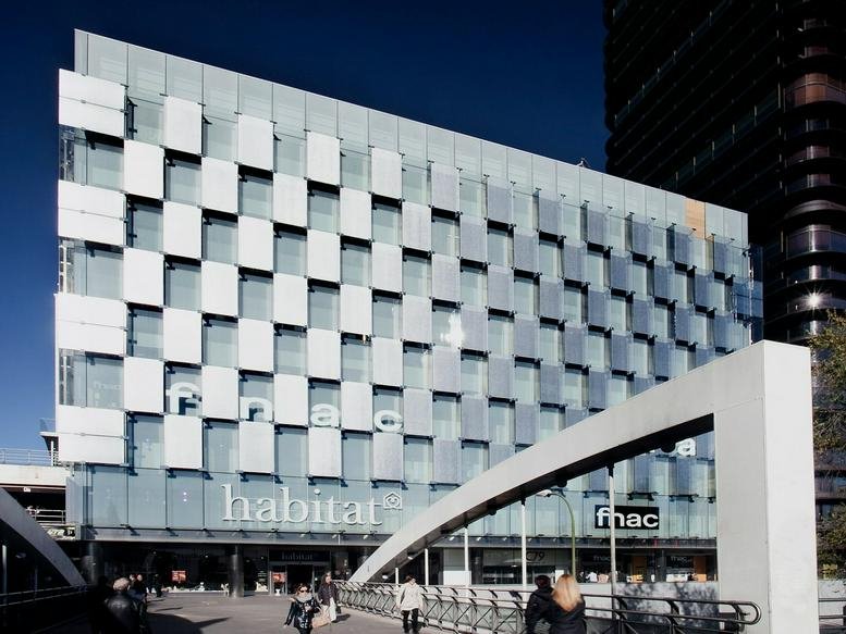 Exterior view of the glass-facade Paseo de la Castellana, 79-7º building.