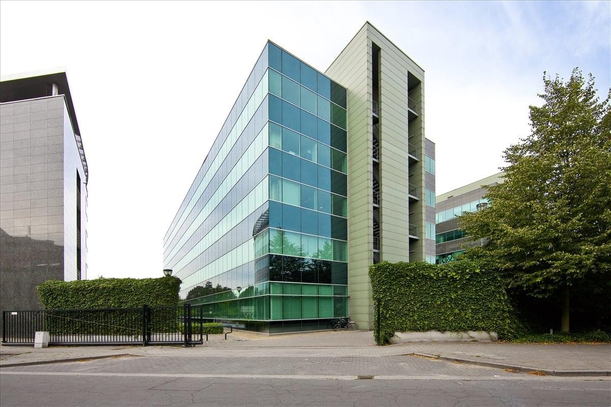 Exterior view of the modern glass and stone building at Uitbreidingstraat 84, Bus 3.
