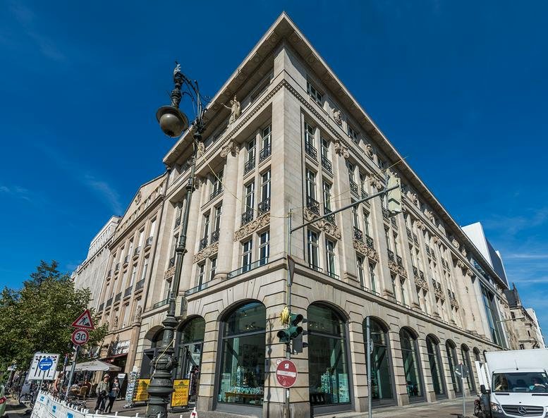 Corner exterior view of the historic stone building at Unter den Linden 10.
