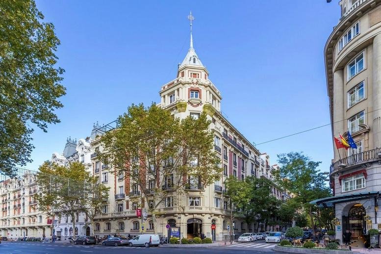 Exterior view of the historic architecture at Velázquez, 94, 1st Floor, Madrid, Spain.