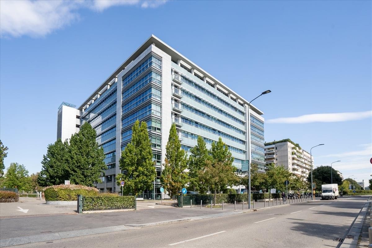Exterior view of the contemporary glass and steel facade of Via Giovanni Spadolini 7, Building B.