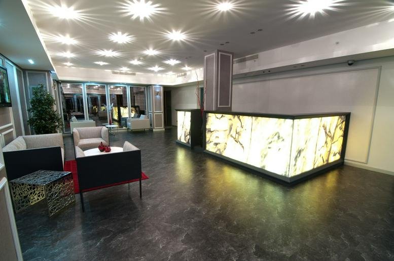 Modern reception lobby at Yapı Kredi Plaza C Blok, Büyükdere Caddesi, B Blok, Istanbul, Turkey.