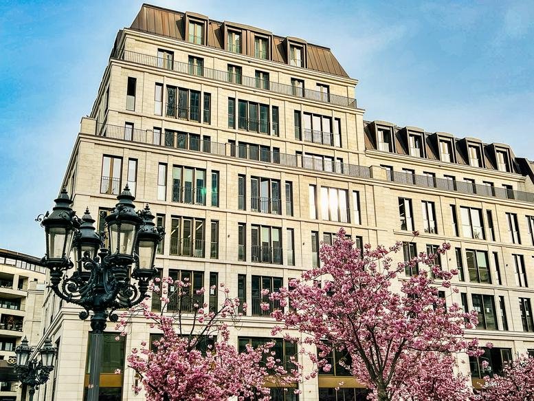 Exterior view of the classic stone facade at Opernplatz 14.