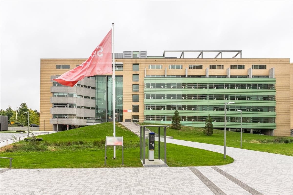 Exterior view of the multi-story office building at Papendorpseweg 99, Utrecht.