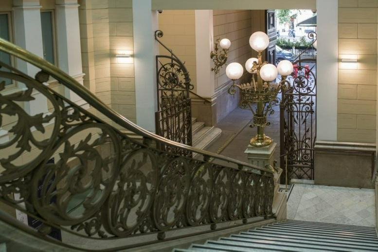 Grand ornate staircase and lobby area at 33 Rambla de Catalunya, 3rd Floor, Plaça de Catalunya, Barcelona.