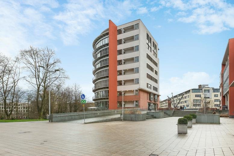 Exterior view of the multi-story commercial building at Rathausplatz 12, Bad Homburg vor der Höhe.