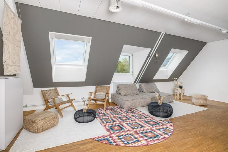 Lounge at Rieterpark, Rieterstrasse 6 featuring patterned rugs and skylights.