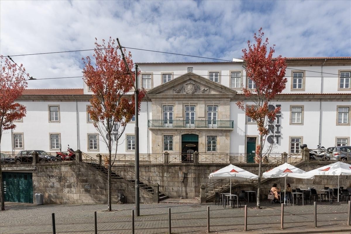 Exterior view of the historic white facade at Rua Augusto Rosa 79, Porto.