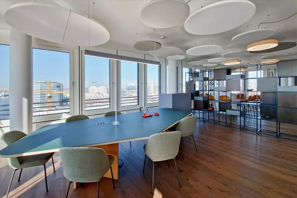 Signature by Regus Watermark office lounge with designer furniture and floor-to-ceiling windows.