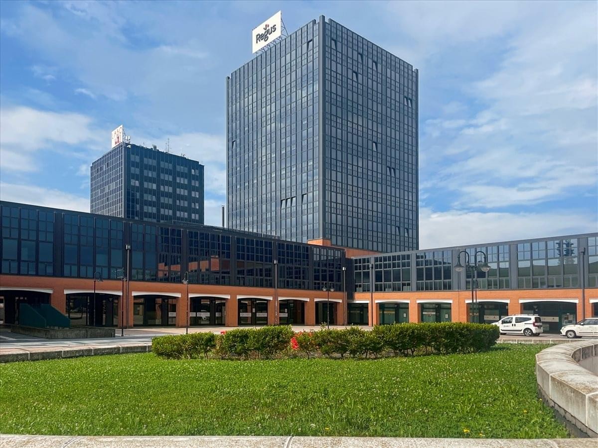 Exterior view of the glass office tower at Sottopassaggio Mario Saggin 2, La Cittadella.
