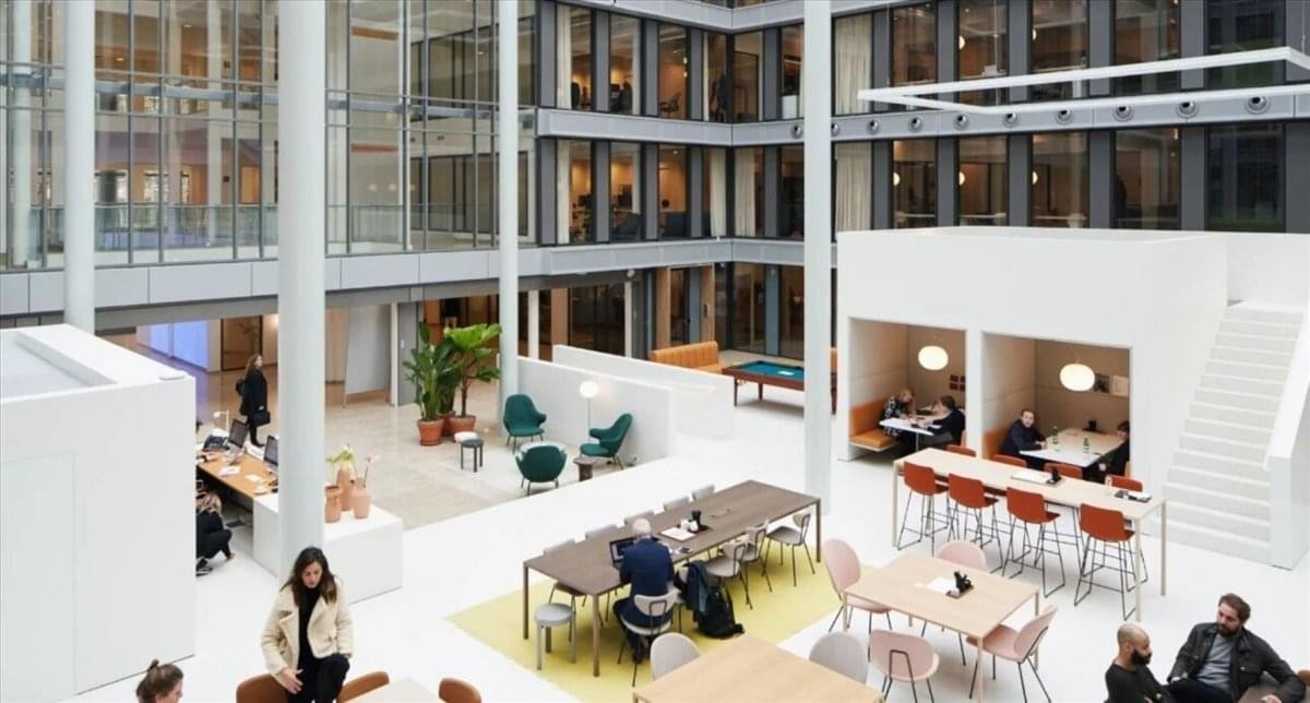 Spacious communal atrium at Kings House Business Centre with lounge seating and natural light.