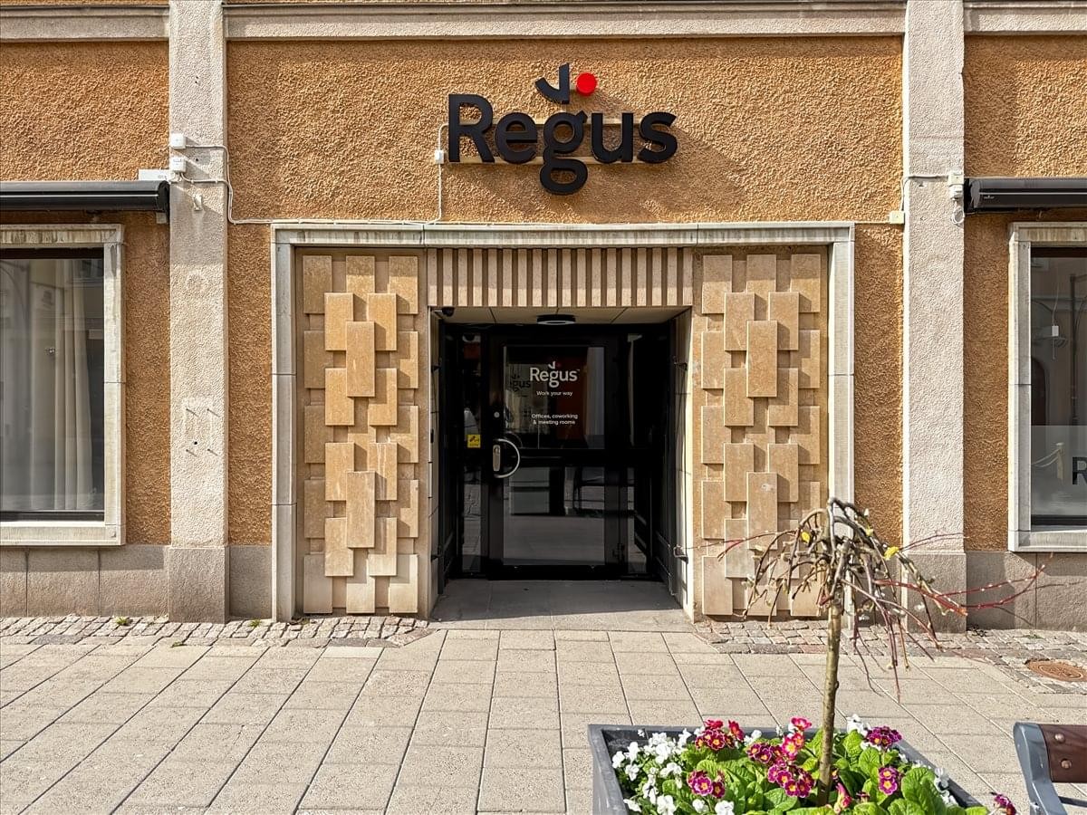 Exterior entrance of Storgatan 17, Kalmar, Sweden with Regus signage above the door.
