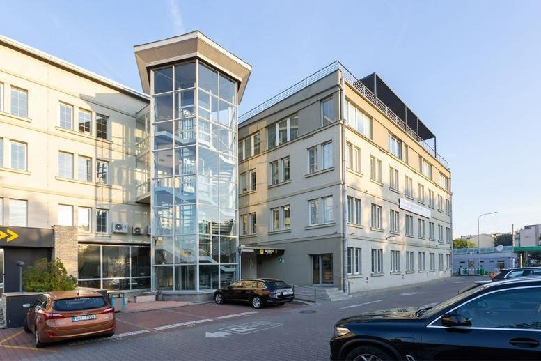 Modern glass and stone exterior of Smichov Business Park at Strakonická 3367.