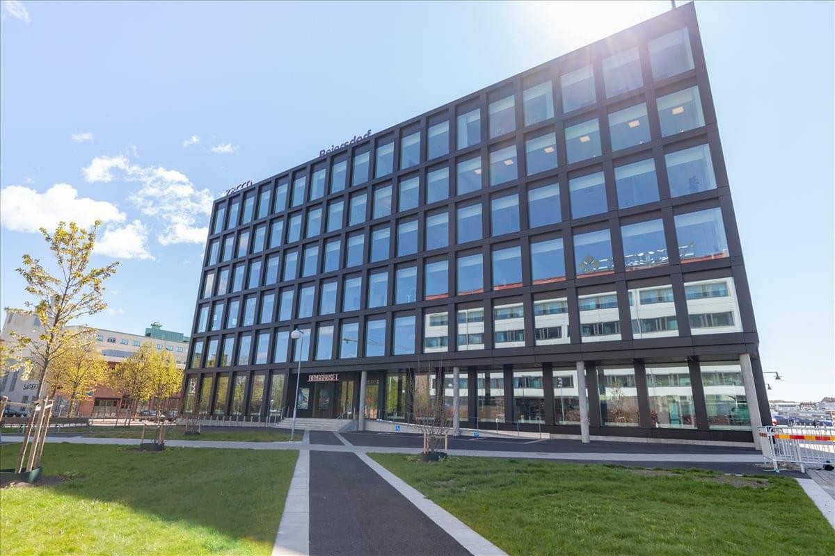 Exterior view of the dark glass-facade building at Theres Svenssons gata 13.