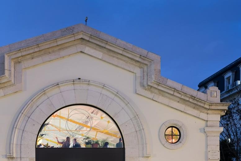 Exterior view of the historic arched facade of Time Out Market Lisboa, Mercado da Ribeira, Avenida 24 de Julho.