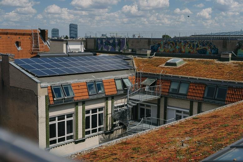 Exterior view of Urbanstraße 71, Berlin, Brandenburg showing solar panels and a rooftop terrace.