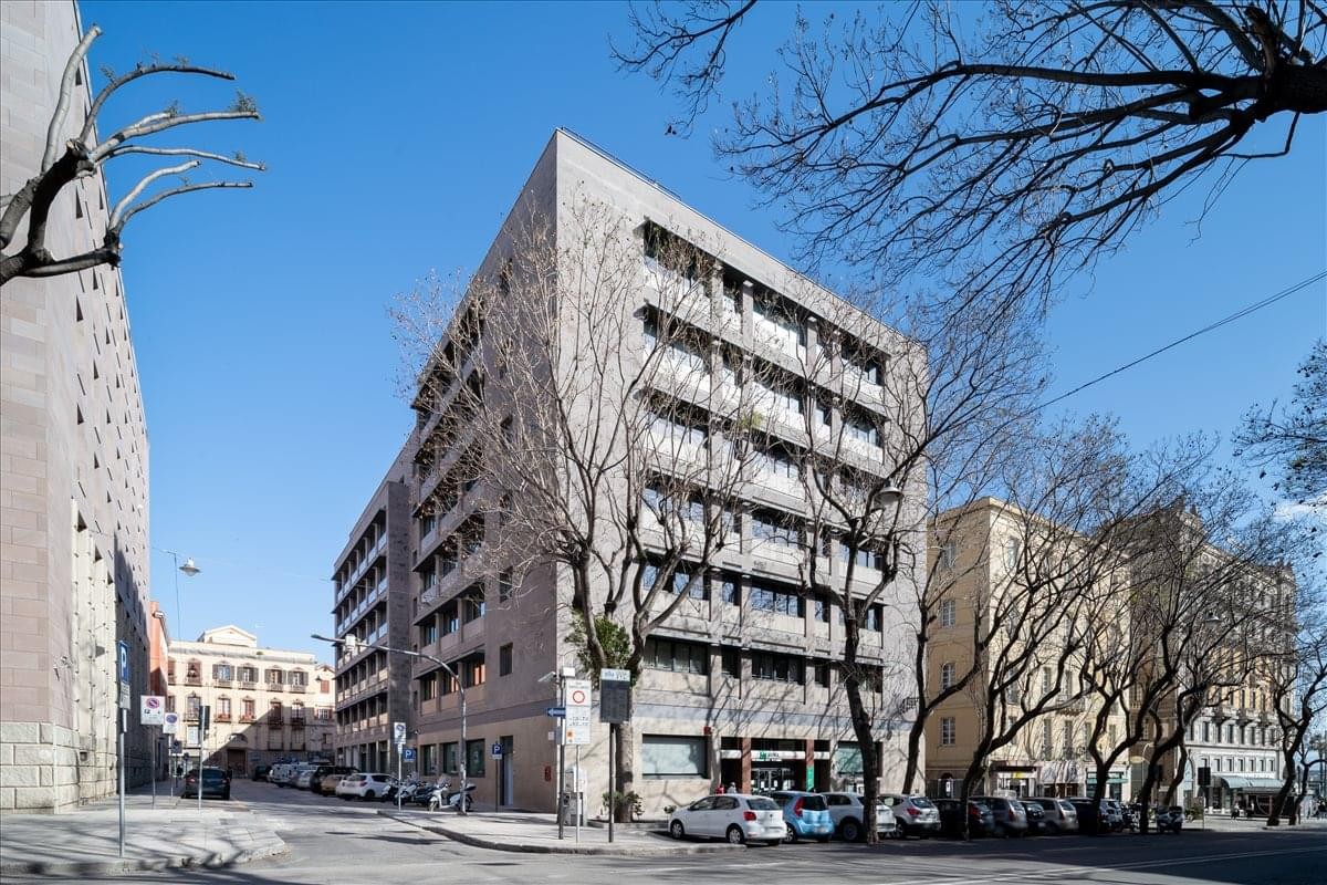 Exterior view of the multi-story stone facade building at Via Del Mercato Vecchio 9/11.