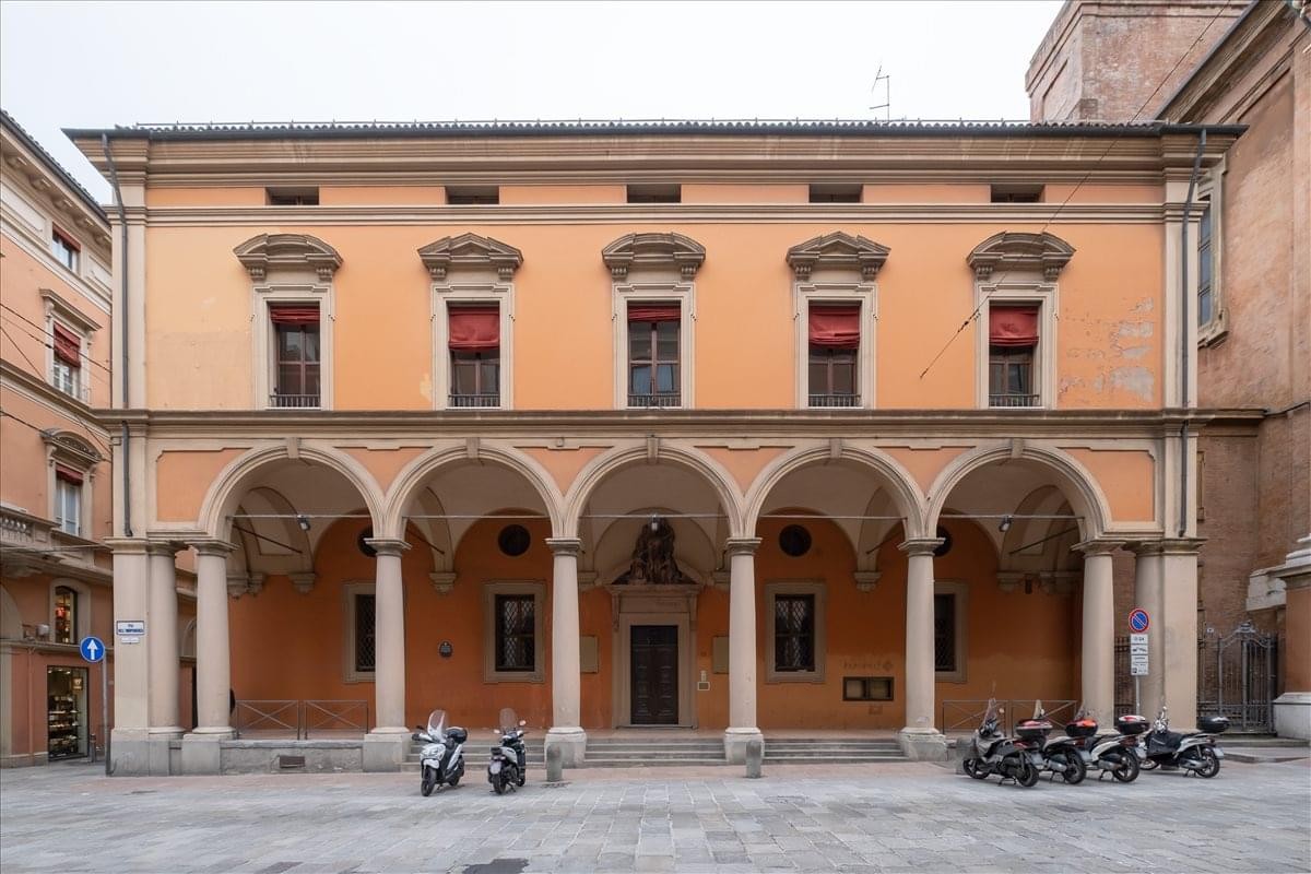 Exterior view of the historic arched facade at Via del Monte, 1, BO, Bologna.