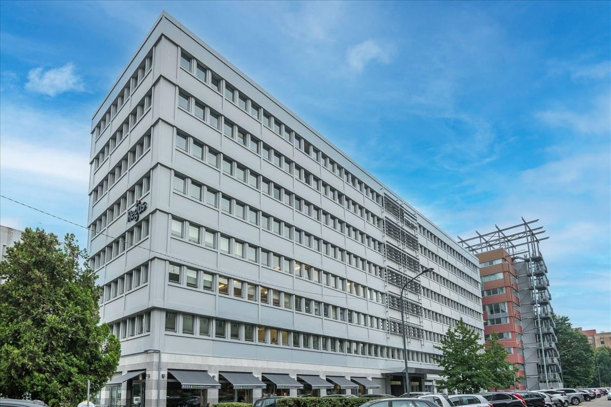 Exterior view of the multi-story office building at Via Giovanni Gioacchino Winckelmann, 1.