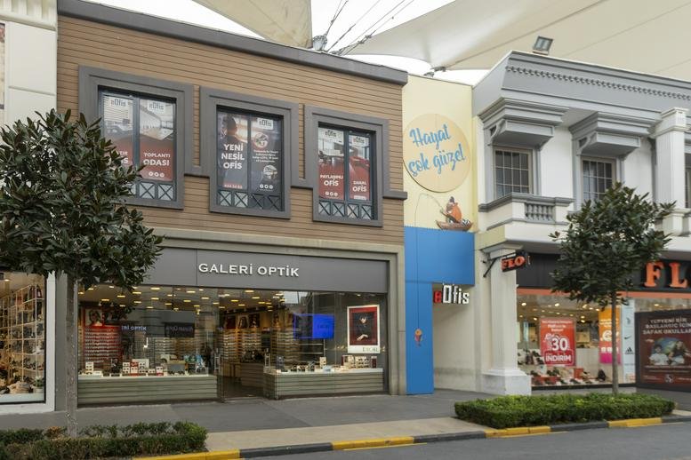 Exterior view of the storefront facade at Vialand A Blok.