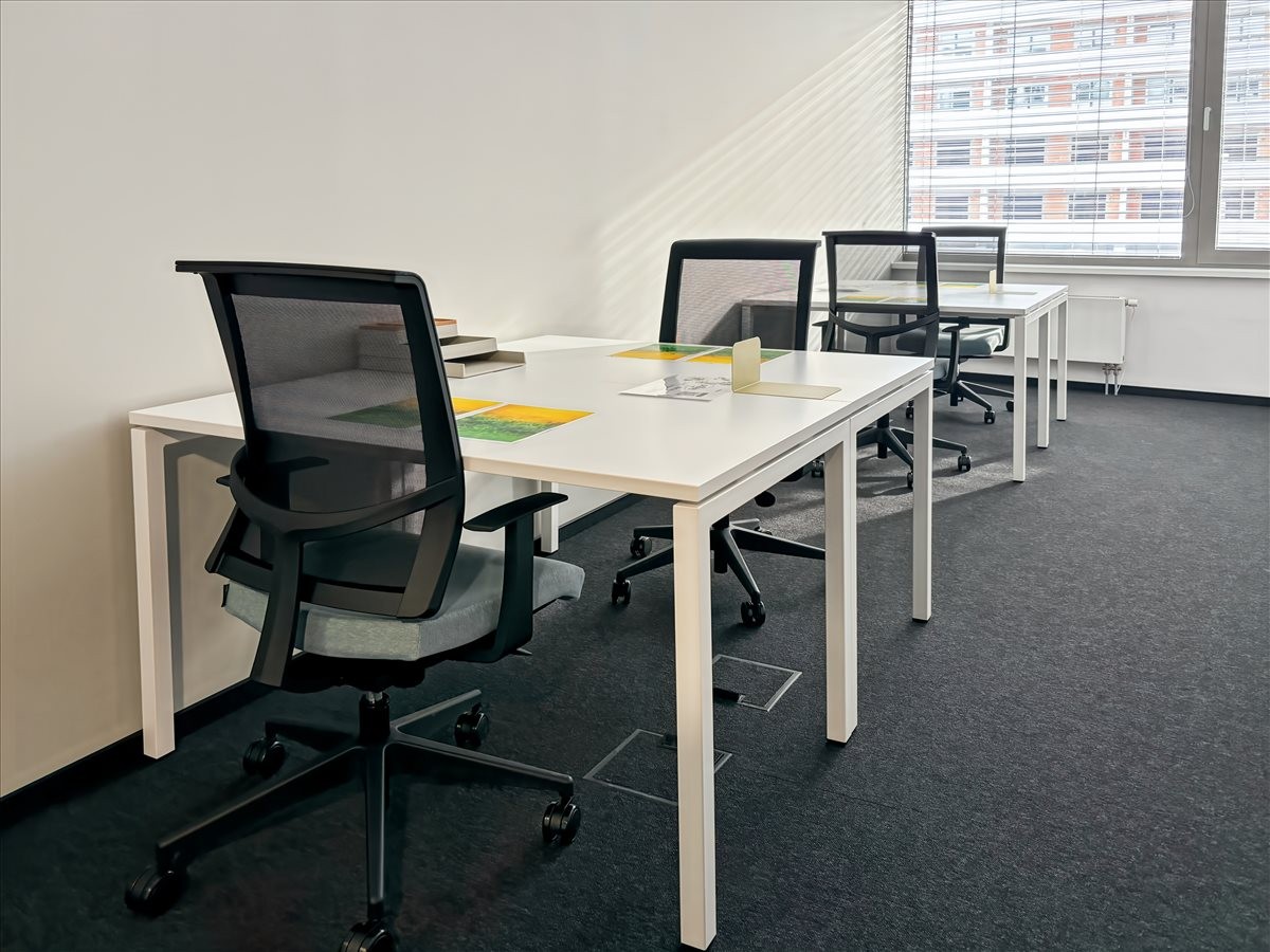 Bright four-person workstation at Zriedlova 13, 4th floor, Kosice with white desks and mesh chairs.