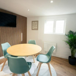 Office suite to rent in Orry-la-Ville