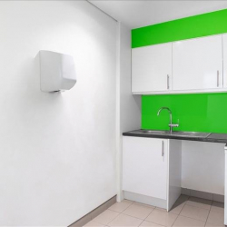 Executive office to rent in Luton