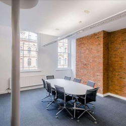 Office suite to let in Manchester