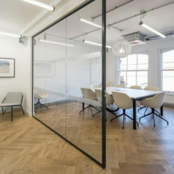 Serviced office to let in London