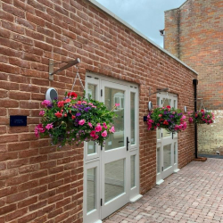 Exterior view of 13, Upper High Street