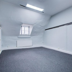 Serviced office to lease in Beaconsfield