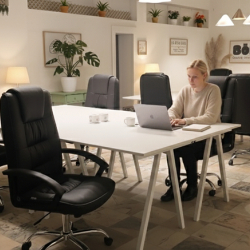 Office accommodation to let in Porto