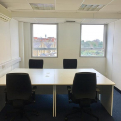 Serviced office to let in Richmond