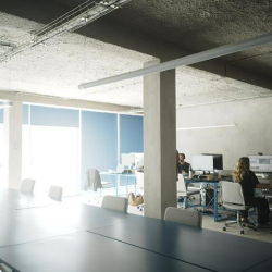Office accommodation to let in Porto