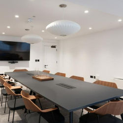 Serviced office to let in London