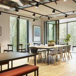 Exterior view of 251 Southwark Bridge Road