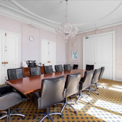 Interior of 27/29 rue Bassano