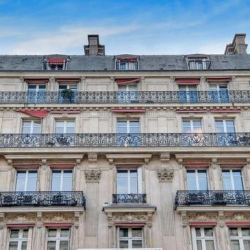 Exterior view of 32 Avenue de l'Opéra