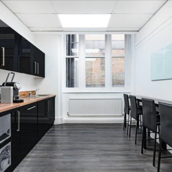 Office suite to let in London