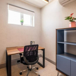 Office accomodations to lease in London