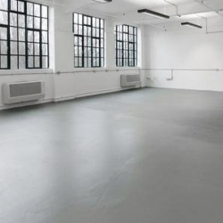 Office suite to let in London