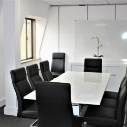 Serviced office to let in Hayes