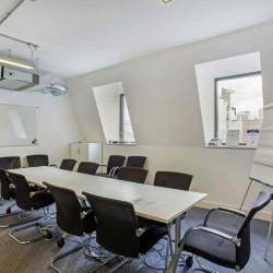 Office suite to rent in London