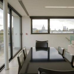 Office suite to let in London