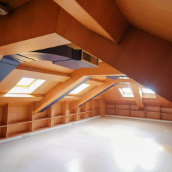 Executive suite to let in Porto