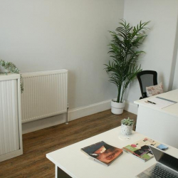 Executive suite to rent in Ayr