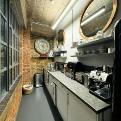 Serviced office to let in London